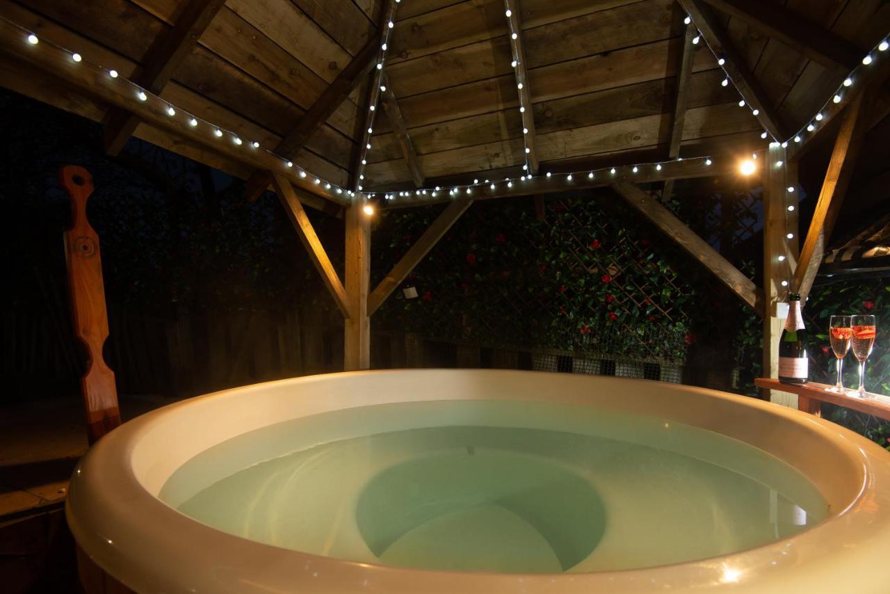 East Cottage * Wood Burning Hot Tub * Garden St. Andrews Exterior photo